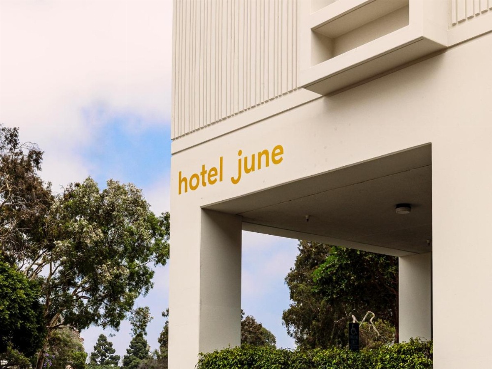 Hotel June